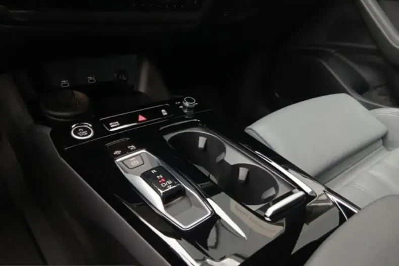 Audi Q6 e-tron din 2024 cu 8.642 km - oferta AUD224190 - foto 20