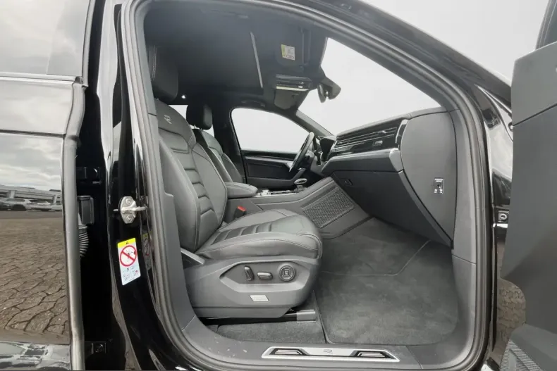 Volkswagen Touareg din 2023 cu 48.729 km - oferta VOL224223 - foto 4