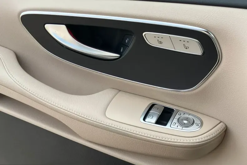 Mercedes-Benz V 300 (Clasa V) din 2024 cu 35.200 km - oferta MER224231 - foto 6