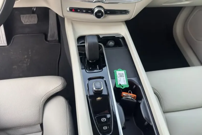 Volvo XC60 din 2024 cu 16.700 km - oferta VOL224242 - foto 12