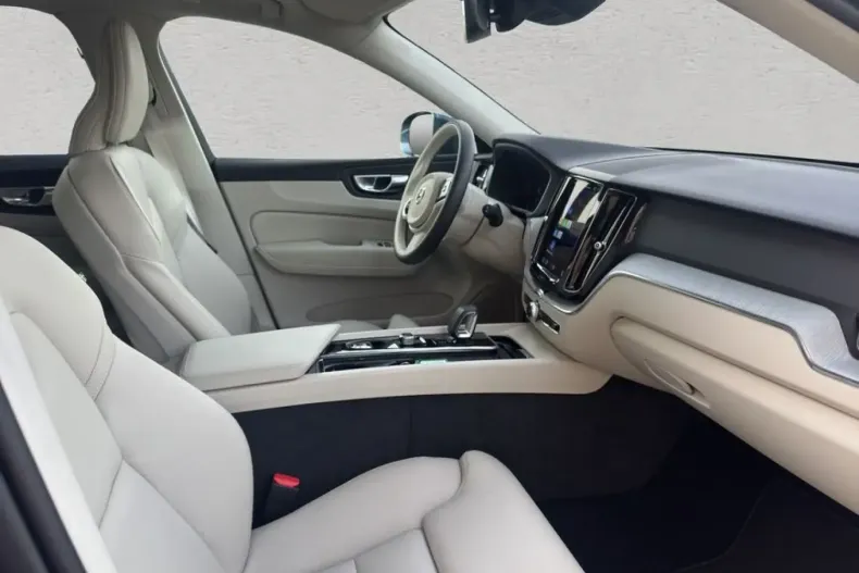 Volvo XC60 din 2024 cu 16.700 km - oferta VOL224242 - foto 16