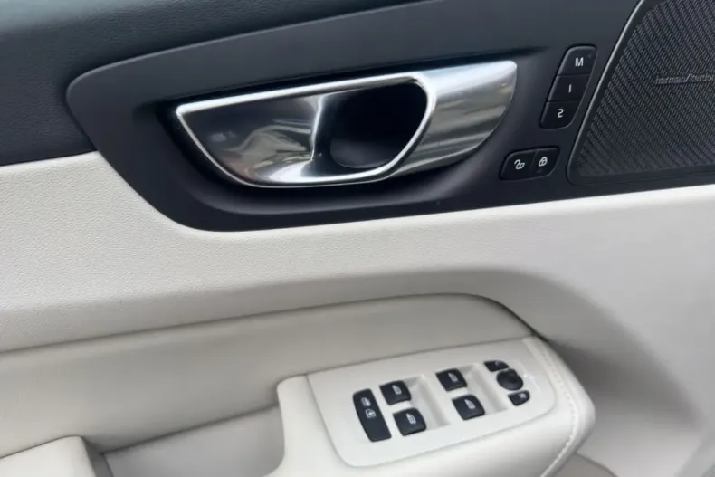 Volvo XC60 din 2024 cu 23.351 km - oferta VOL224243 - foto 13