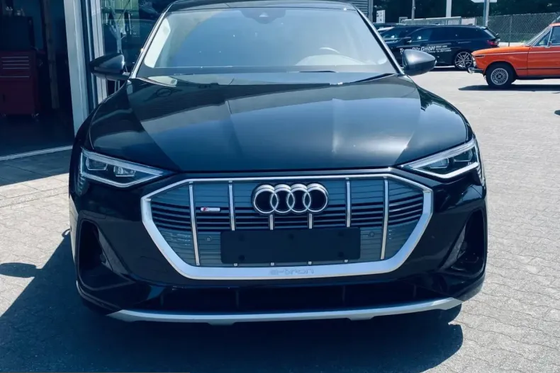 Audi e-tron din 2023 cu 19.500 km - oferta AUD224255 - foto 1