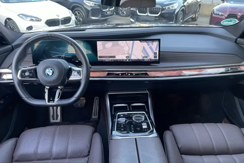 BMW i7 (Seria 7) din 2025 cu 16.969 km - oferta BMW224258 - foto 6