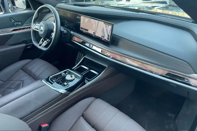 BMW i7 (Seria 7) din 2025 cu 16.969 km - oferta BMW224258 - foto 7