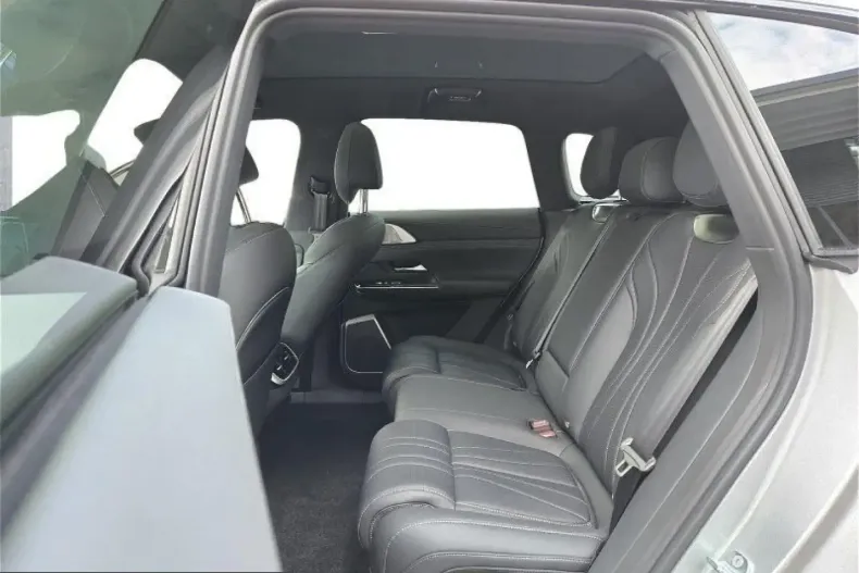 XPENG G9 din 2025 cu 15.800 km - oferta XPE224295 - foto 12