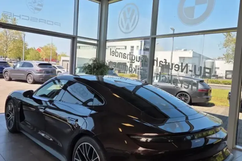 Porsche Taycan din 2021 cu 55.200 km - oferta POR224301 - foto 6