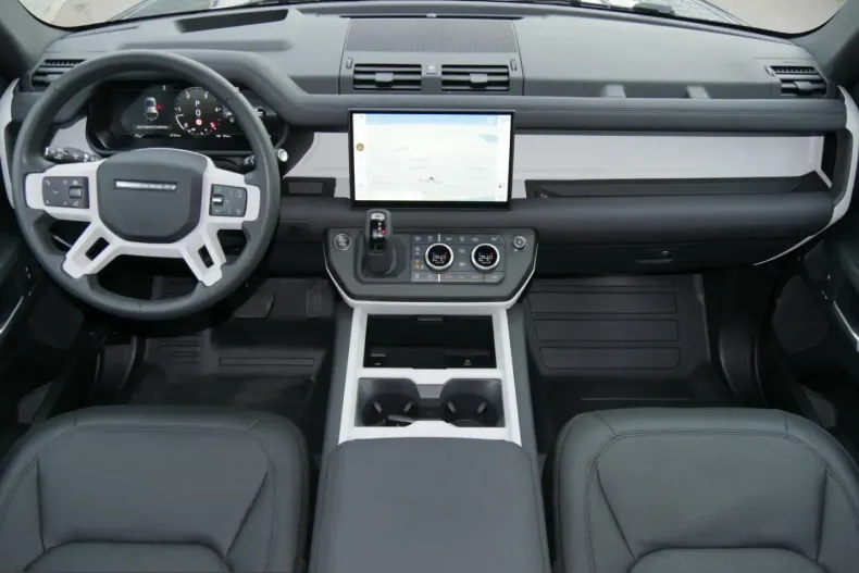 Land Rover Defender din 2024 cu 27.200 km - oferta LAN224335 - foto 4