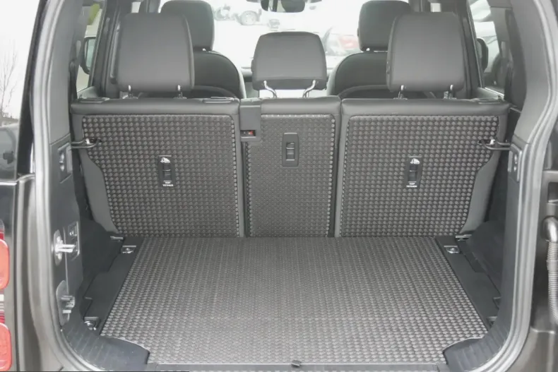 Land Rover Defender din 2024 cu 27.200 km - oferta LAN224335 - foto 11