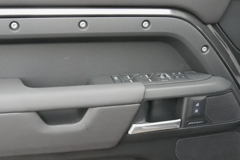 Land Rover Defender din 2024 cu 27.200 km - oferta LAN224335 - foto 12