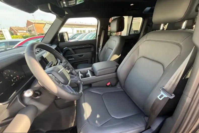 Land Rover Defender din 2024 cu 8.450 km - oferta LAN224341 - foto 9