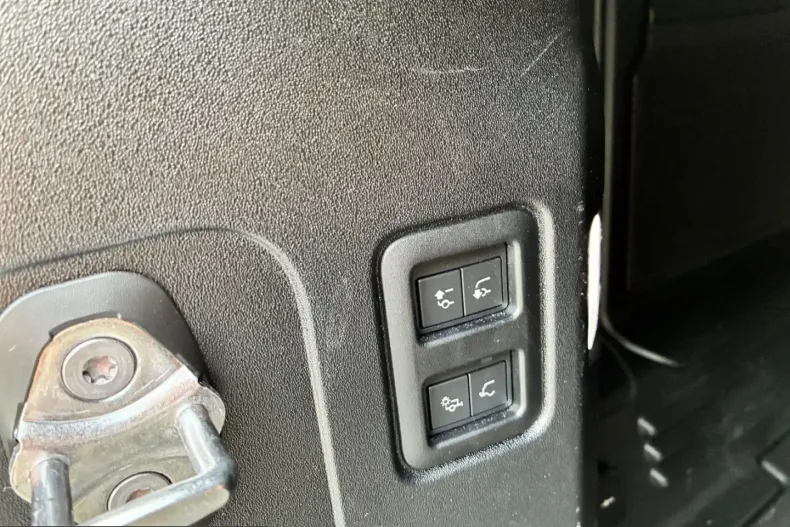 Land Rover Defender din 2024 cu 8.450 km - oferta LAN224341 - foto 22