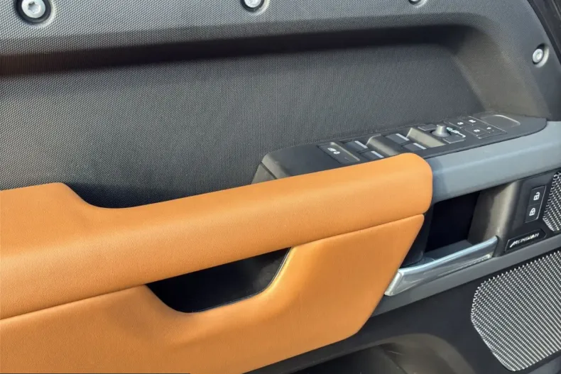Land Rover Defender din 2024 cu 39.950 km - oferta LAN224342 - foto 20