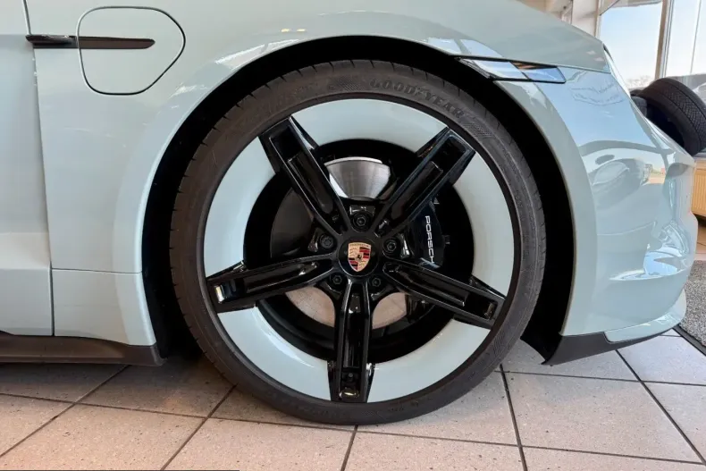 Porsche Taycan din 2025 cu 6.478 km - oferta POR224355 - foto 6