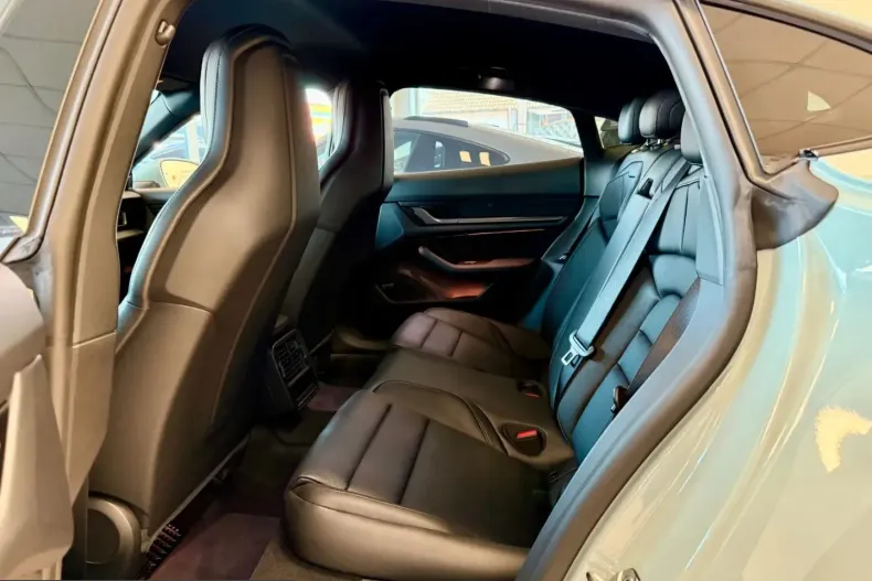 Porsche Taycan din 2025 cu 6.478 km - oferta POR224355 - foto 9