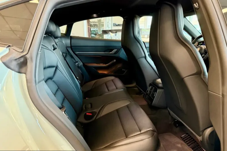 Porsche Taycan din 2025 cu 6.478 km - oferta POR224355 - foto 11