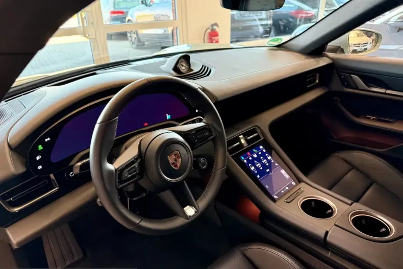 Porsche Taycan din 2025 cu 6.478 km - oferta POR224355 - foto 14