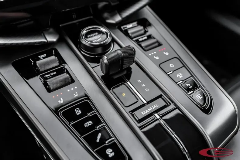 Aston Martin Vanquish din 2025 cu 3.000 km - oferta AST224385 - foto 24
