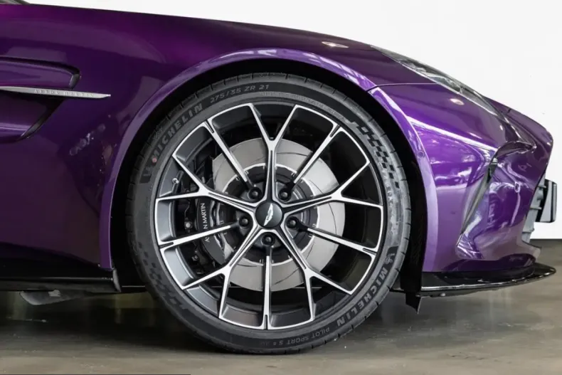 Aston Martin V8 Vantage din 2024 cu 11.500 km - oferta AST224389 - foto 4