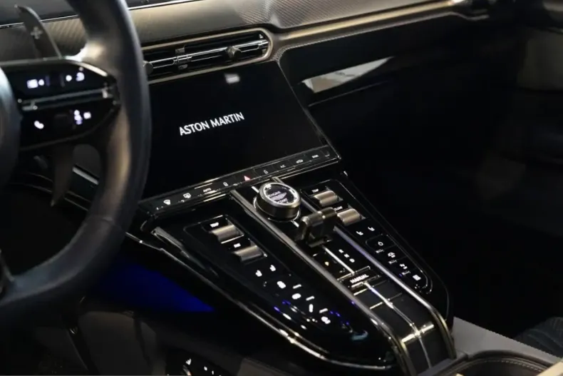 Aston Martin V8 Vantage din 2024 cu 11.500 km - oferta AST224389 - foto 17