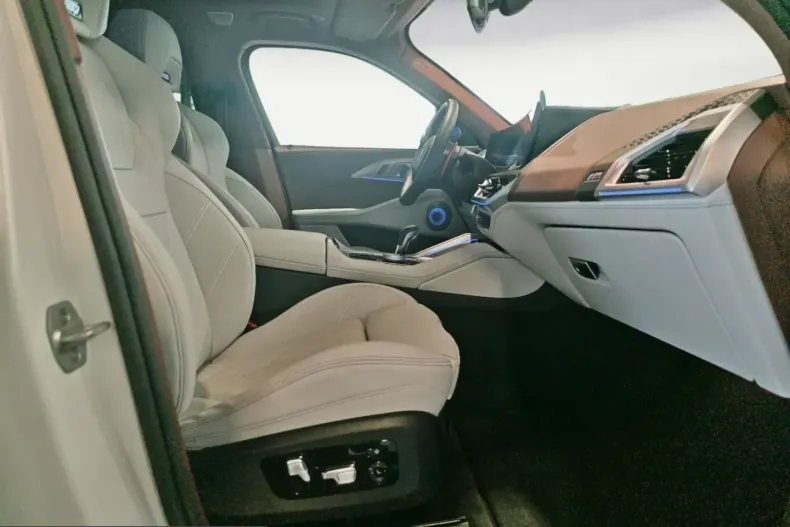 BMW XM (Seria X) din 2025 cu 8.125 km - oferta BMW224391 - foto 9