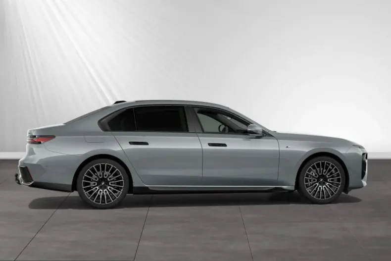 BMW 740 (Seria 7) din 2025 cu 6.350 km - oferta BMW224399 - foto 9
