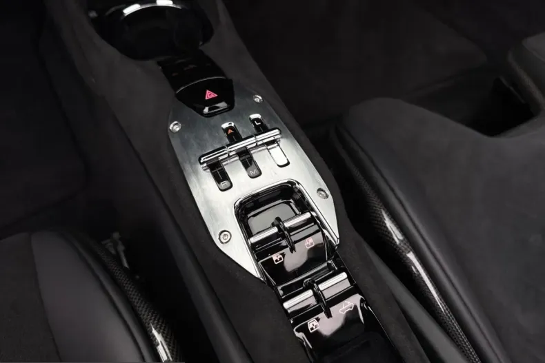 Ferrari 296 GTS din 2025 cu 1.900 km - oferta FER224450 - foto 19