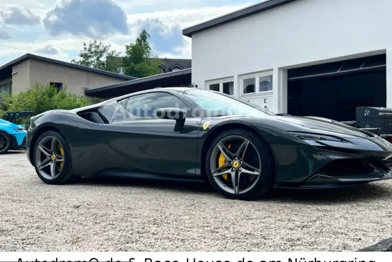 Ferrari SF90 din 2022 cu 2.500 km - oferta FER224452 - foto 6