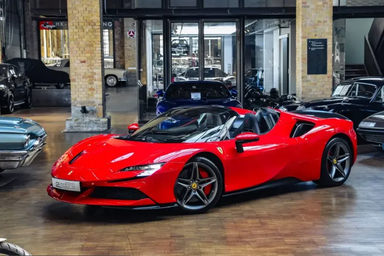 Ferrari SF90 din 2022 cu 1.830 km - oferta FER224457 - foto 1