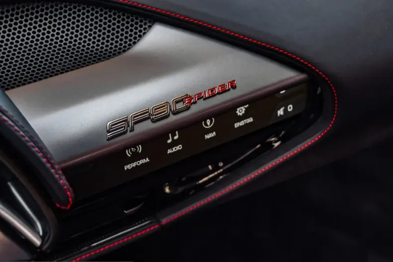 Ferrari SF90 din 2022 cu 1.830 km - oferta FER224457 - foto 13