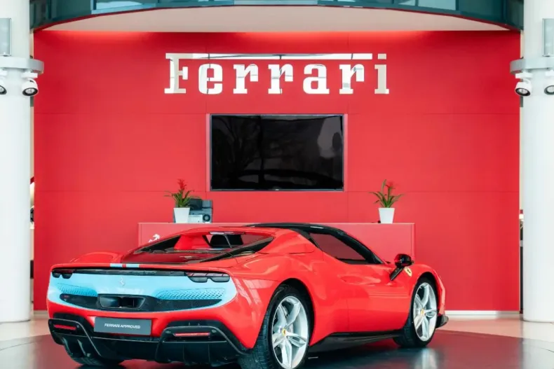 Ferrari 296 GTS din 2022 cu 23.400 km - oferta FER224463 - foto 7