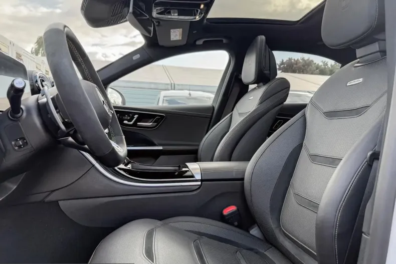 Mercedes-Benz C 63 AMG (Clasa C) din 2024 cu 7.400 km - oferta MER224491 - foto 6