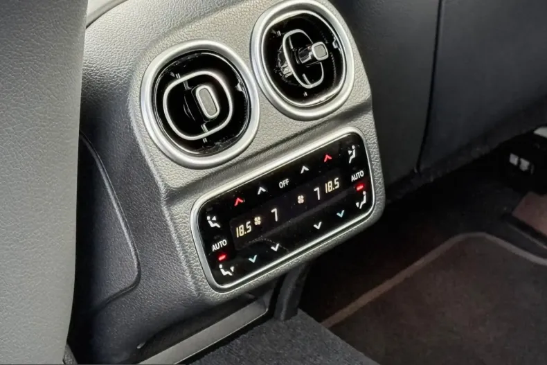 Mercedes-Benz C 63 AMG (Clasa C) din 2024 cu 7.400 km - oferta MER224491 - foto 14
