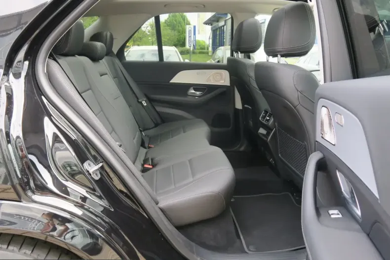 Mercedes-Benz GLE 400 (Clasa GLE) din 2025 cu 19.127 km - oferta MER224494 - foto 9