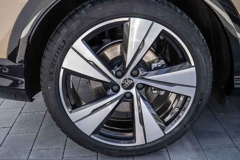 Audi Q5 din 2025 cu 10.256 km - oferta AUD224537 - foto 4