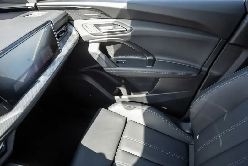 Audi Q5 din 2025 cu 10.256 km - oferta AUD224537 - foto 12