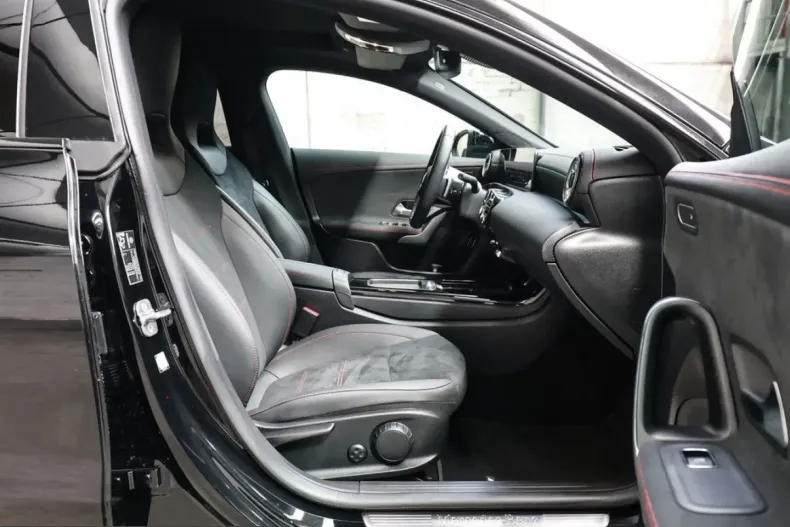 Mercedes-Benz CLA 180 (Clasa CLA) din 2025 cu 33.171 km - oferta MER224552 - foto 2