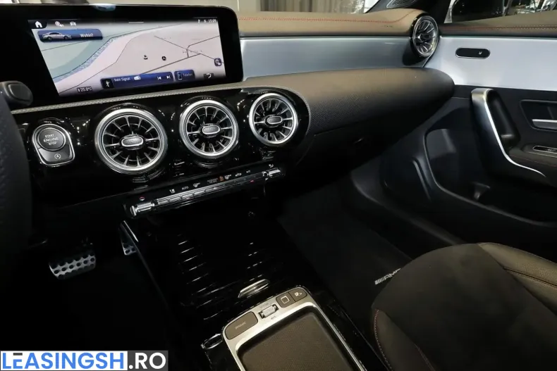 Mercedes-Benz CLA 200 (Clasa CLA) din 2024 cu 15.840 km - oferta MER224553 - foto 10