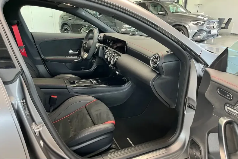 Mercedes-Benz CLA 35 AMG (Clasa CLA) din 2025 cu 13.500 km - oferta MER224554 - foto 10