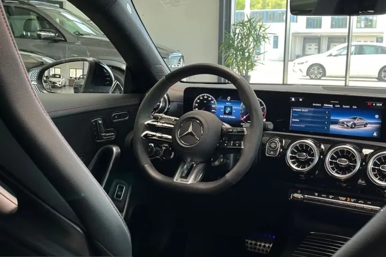 Mercedes-Benz CLA 35 AMG (Clasa CLA) din 2025 cu 13.500 km - oferta MER224554 - foto 17