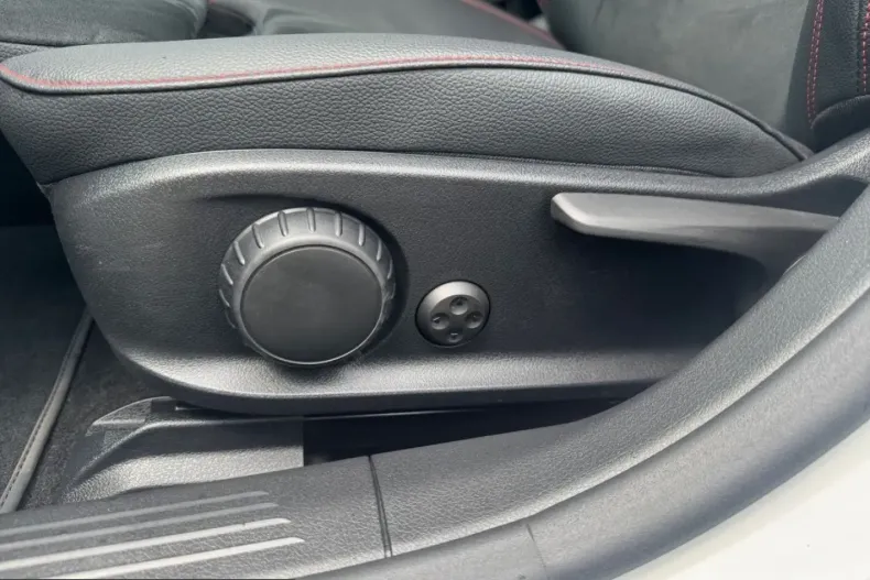 Mercedes-Benz CLA 200 (Clasa CLA) din 2025 cu 26.649 km - oferta MER224555 - foto 3