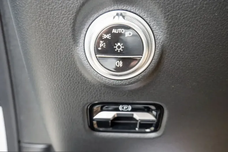 Mercedes-Benz CLE 300 (Clasa CLE) din 2025 cu 9.987 km - oferta MER224562 - foto 16