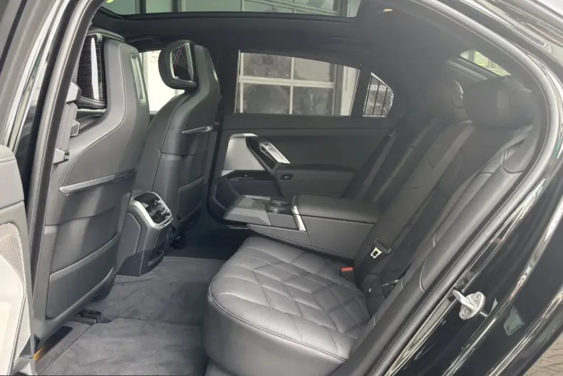 BMW 750 (Seria 7) din 2025 cu 5.000 km - oferta BMW224568 - foto 6