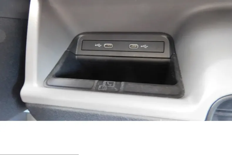 Volkswagen ID. Buzz din 2023 cu 16.700 km - oferta VOL224570 - foto 24