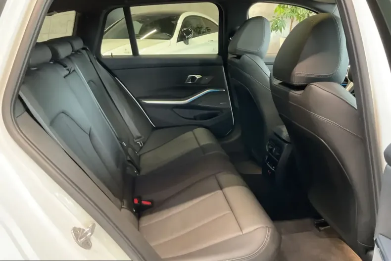 BMW 318d (Seria 3) din 2024 cu 78.000 km - oferta BMW224573 - foto 50