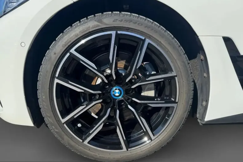 BMW i4 (Seria 4) din 2023 cu 62.900 km - oferta BMW224577 - foto 17