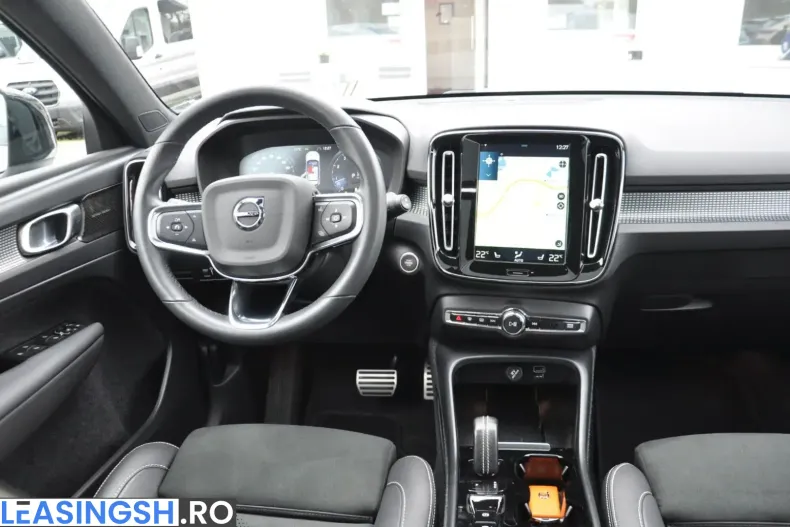 Volvo XC40 din 2022 cu 45.900 km - oferta VOL224580 - foto 16