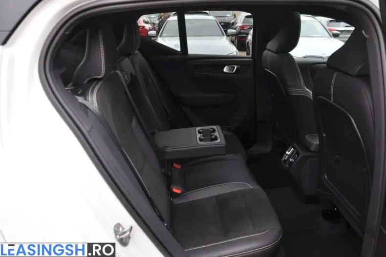 Volvo XC40 din 2022 cu 45.900 km - oferta VOL224580 - foto 19
