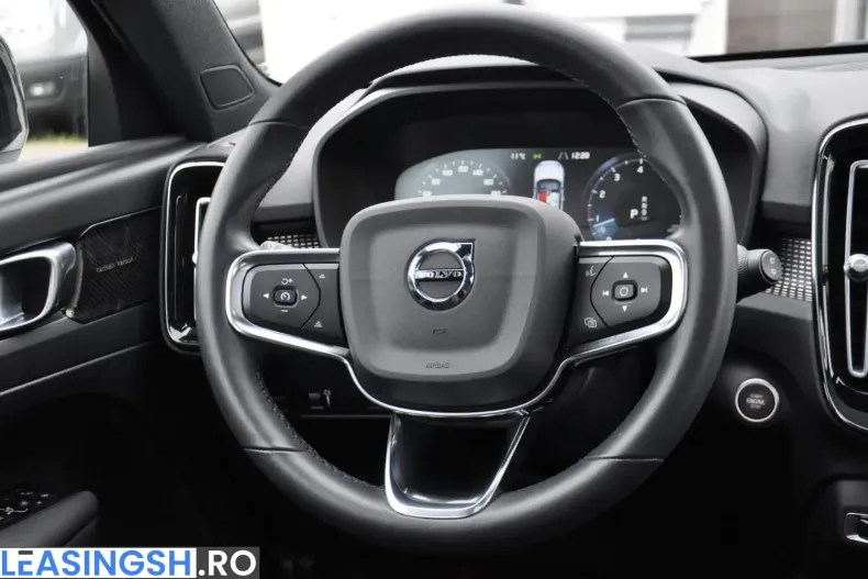 Volvo XC40 din 2022 cu 45.900 km - oferta VOL224580 - foto 25