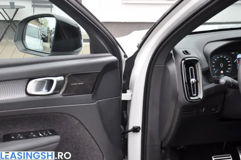 Volvo XC40 din 2022 cu 45.900 km - oferta VOL224580 - foto 27